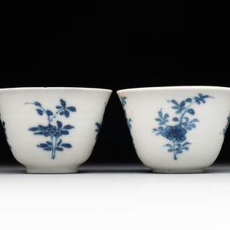 A pair of fine Chinese blue and white cups, Chenghua mark, Kangxi