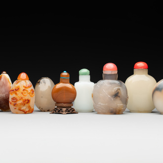 Nine Chinese jade and agate snuff bottles, 19/20th C.
