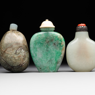 Three Chinese jade snuff bottles, 19/20th C.