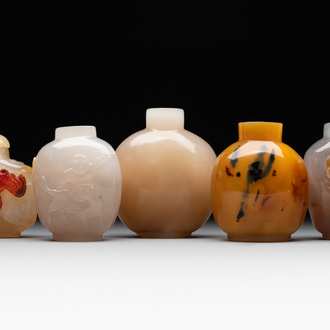 Five Chinese agate snuff bottles, 19/20th C.