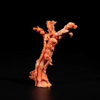 A Chinese red coral sculpture of Shoulao, 19/20th C.