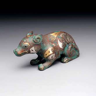 A rare Chinese gold and silver-inlaid bronze paperweight in the shape of a tapir '貘', Warring States period