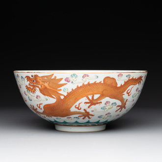 A Chinese famille rose 'dragon' bowl, Xuantong mark, 20th C.