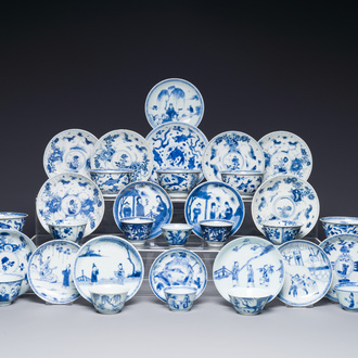 15 Chinese blue and white cups and 19 saucers, Kangxi/Yongzheng