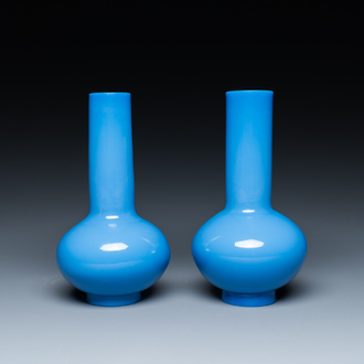 A pair of Chinese blue Peking glass bottle vases, 19/20th C.