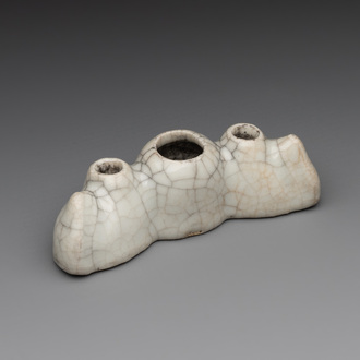 A Chinese ge-type 'shanzi' brush rest or water container, Qianlong