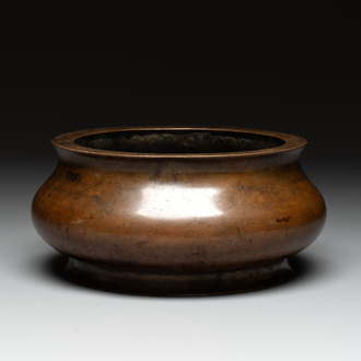 A large Chinese bronze censer, Xuande mark, 17/18th C.