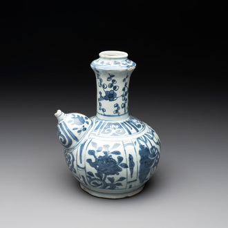 A Chinese blue and white 'kraak' porcelain kendi, Wanli