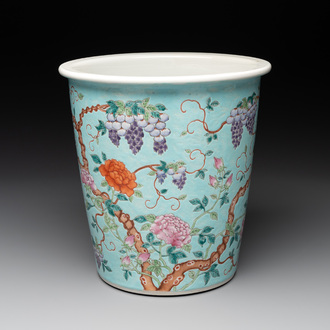 A Chinese famille rose turquoise-ground Da Ya Zhai-style jardinière, 19th C.