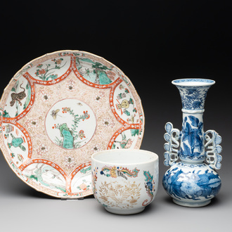 A Chinese blue and white vase after Venetian glass model, a famille verte plate and a famille rose bowl, Kangxi/Qianlong
