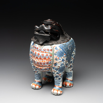 A rare Chinese wucai 'luduan' incense burner with wooden cover, Ming, 16/17th C.