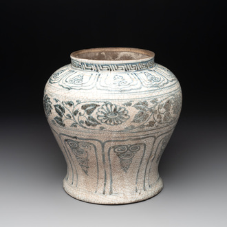 An Annamese or Vietnamese blue and white jar with floral design, 15/16th C.