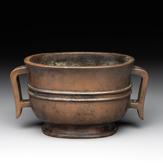 A Chinese bronze oval censer with handles, Shu Yuan 恕園 mark, 19th C.