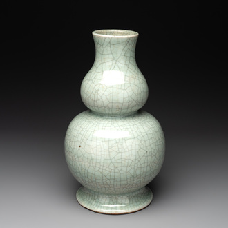 A Chinese ge-type double gourd vase, 19th C.