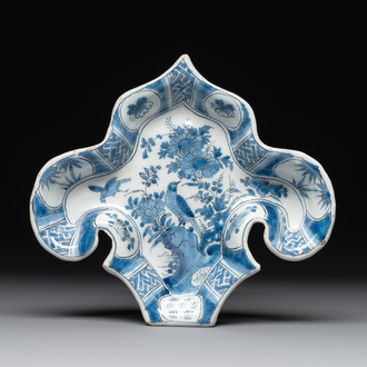 A blue and white Dutch Delft fleur-de-lys-shaped 'chinoiserie' dish, late 17th C.