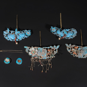Five Chinese kingfisher feather, jadeite and silver hairpins and two small brooches, 19th C.