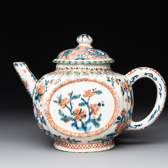 A polychrome Dutch Delft cashmere palette teapot, 18th C.