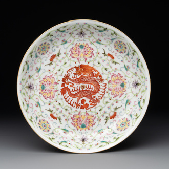 A Chinese iron-red-decorated famille rose 'dragon' plate, Guangxu mark, 19/20th C.