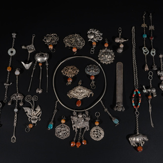 A collection of Chinese silver and precious stones jewellery, 19/20th C.