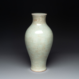 A Chinese celadon-crackle-glazed vase, 18/19th C.