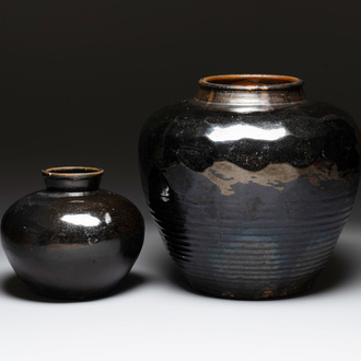 Two Chinese black-glazed jars, 17/18th C.