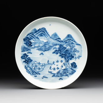 A rare Chinese blue and white 'Bleu de Hue' plate for the Vietnamese market, Bích ngọc 壁玉 seal mark, 19th C.