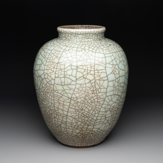 A Chinese ge-type vase, 19th C.