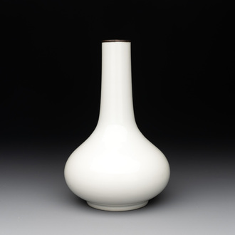 A Chinese white-glazed bottle vase, Gu Jin 古今 mark, 19th C.