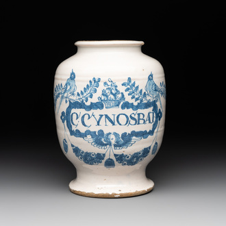 An English Delftware blue and white drug jar inscribed 'C.CYNOSBAT', 18th C.