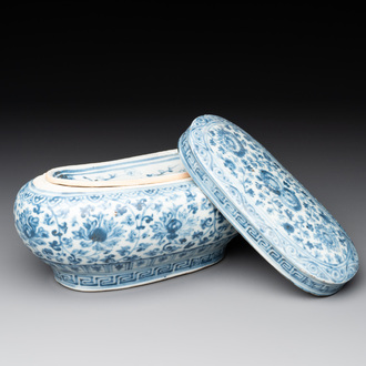 A very rare Chinese blue and white oval box with inner liner and cover, Ming, 15th C.