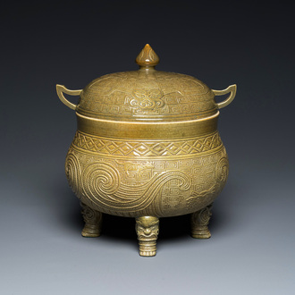 A Chinese teadust-glazed archaistic food vessel and cover, 'dui 敦', Hua Ting Shi Zhi 華亭氏製 mark, late 19th C.