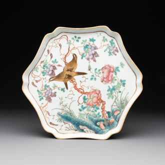 A fine Chinese flower-shaped famille rose 'magpies and flowers' tray, 19th C.