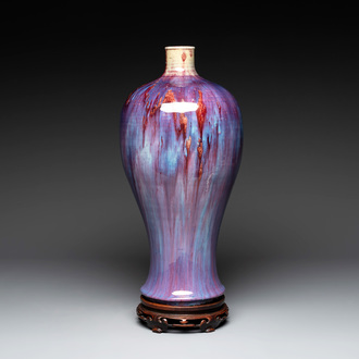 A Chinese flambé-glazed 'meiping' vase on wooden stand, 18/19th C.
