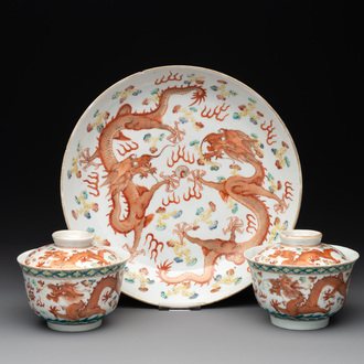 Two famille rose 'dragon' bowls and covers and a plate, Qianlong and Guangxu marks, 19/20th C.