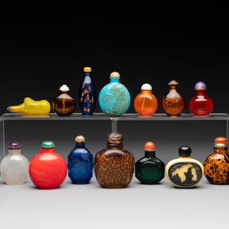 A collection of 16 Chinese Peking glass snuff bottles, 19/20th C.