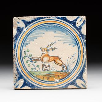 A polychrome Dutch Delft maiolica 'stag' medallion tile, 16/17th C.