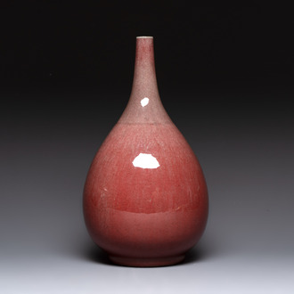 A Chinese copper-red-glazed vase, 18/19th C.
