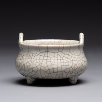 A Chinese ge-type tripod censer, 18/19th C.