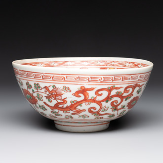 A Chinese wucai 'dragon and phoenix' bowl, Shi 石 mark, Transitional period