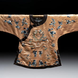 A Chinese gold-thread-embroidered brown-ground silk 'dragon and phoenix' robe, 18/19th C.