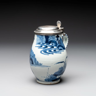 A Japanese Arita blue and white mug with Dutch silver lid, marked for Zwolle, Arnoldus Waterham (1705/1748), Edo, 17/18th C.