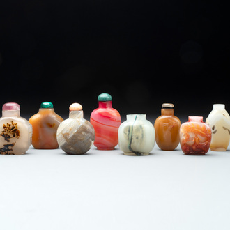 A collection of ten Chinese agate snuff bottles, 20th C.