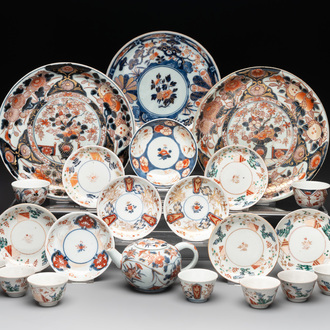 A collection of 22 Japanese Imari wares, 17/19th C.
