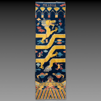 A Sino-Tibetan inscribed woollen 'dragon' pillar carpet, 19th C.