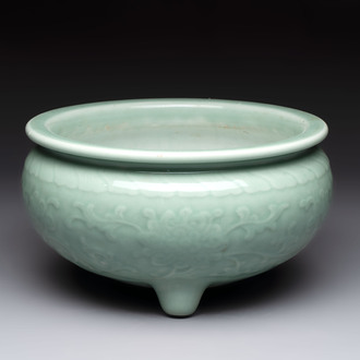 A Chinese celadon-glazed tripod censer with floral anhua design, 18/19th C.