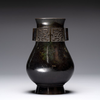 A fine Chinese archaistic bronze 'touhu' vase with 'taotie' design, 17/18th C.