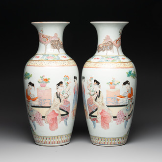 A pair of Chinese famille rose vases with court ladies, 19/20th C.