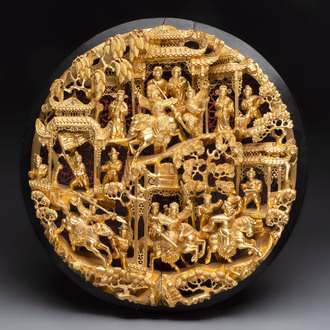 A fine Chinese gilt-lacquered openworked 'warriors on horseback' wooden panel, 19th C.
