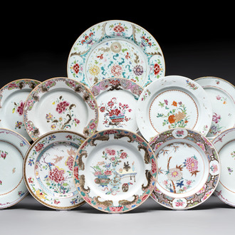 Ten Chinese famille rose plates and a dish with flowers and antiquities, Yongzheng/Qianlong