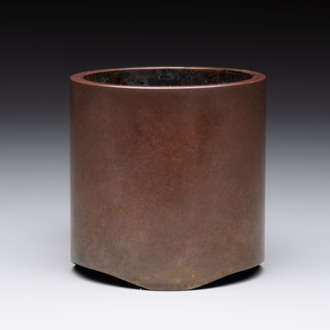 A Chinese bronze cylindric tripod censer, Guiyou 癸酉 mark, 17/18th C.